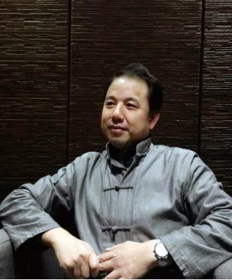 龙跃君